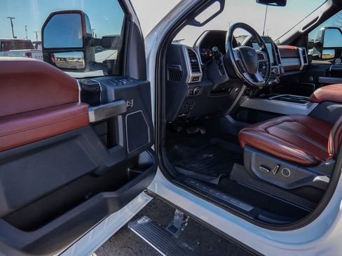 Used 2022 Ford F250 Platinum w/ FX4 Off-Road Package image 25