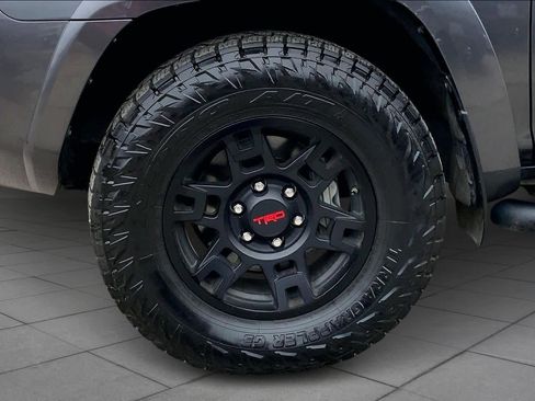 Used 2020 Toyota 4Runner SR5 Premium w/ Moonroof Package image 11