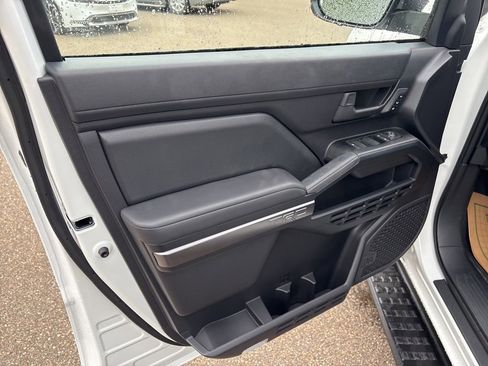 Used 2026 Toyota 4Runner TRD Off-Road Premium AWD/4WD image 12