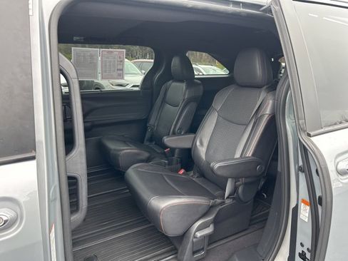 Used 2023 Toyota Sienna XSE image 16