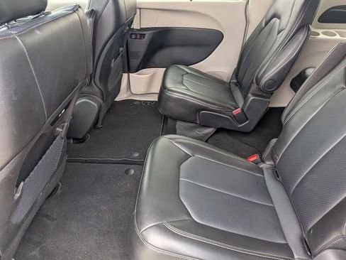Used 2024 Chrysler Pacifica Touring-L FWD image 24