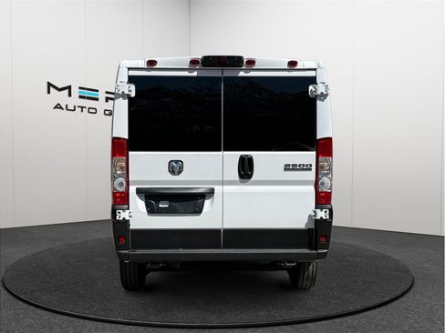 Used 2024 RAM ProMaster 2500 w/ Convenience Group FWD image 8