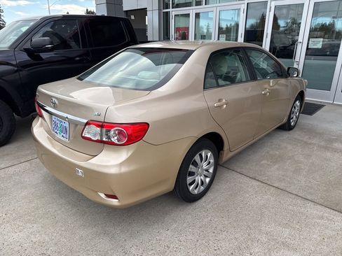 Used 2013 Toyota Corolla LE image 3