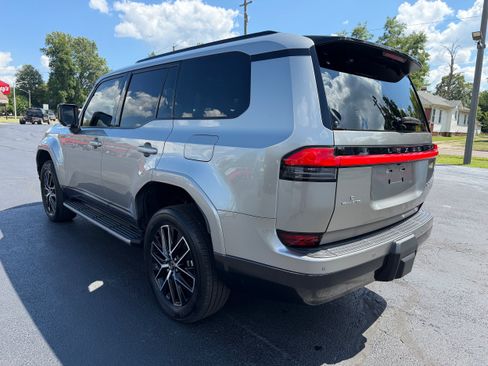 Used 2024 Lexus GX 550 w/ Accessory Package (Z1) AWD/4WD image 5