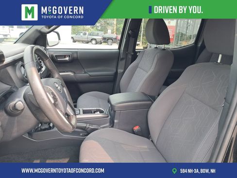 Used 2019 Toyota Tacoma TRD Off-Road w/ Technology Package AWD/4WD image 12