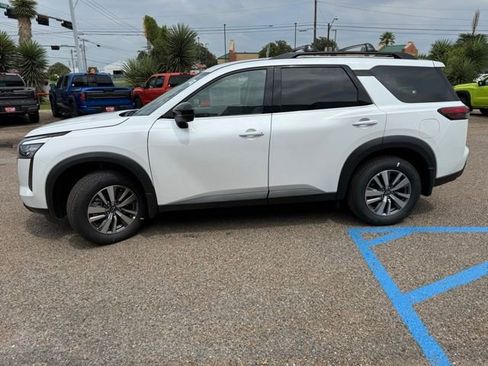 New 2026 Nissan Pathfinder SL FWD image 4