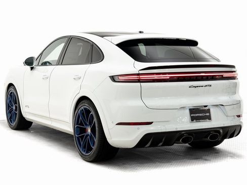 New 2026 Porsche Cayenne GTS image 3