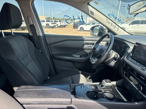 Certified 2025 Nissan Rogue SV FWD image 31