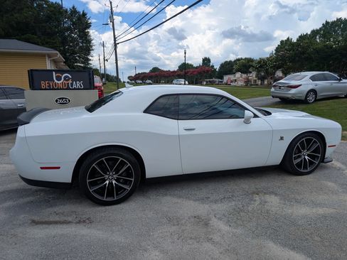 Used 2016 Dodge Challenger R/T Scat Pack w/ Leather Interior Group RWD image 4