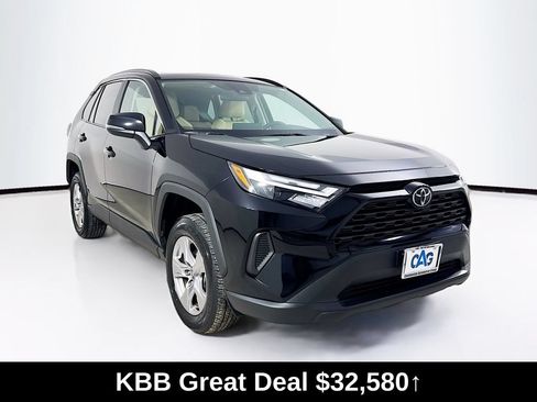 Used 2025 Toyota RAV4 XLE AWD/4WD image 1