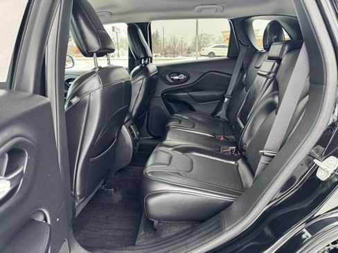 Used 2019 Jeep Cherokee Trailhawk image 11