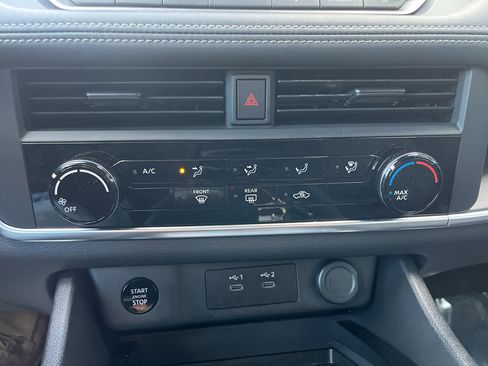 Used 2024 Nissan Rogue S image 22