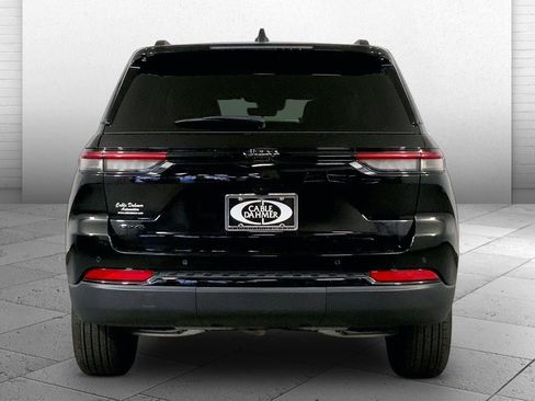 Used 2025 Jeep Grand Cherokee Altitude AWD/4WD image 3
