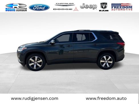 Used 2018 Chevrolet Traverse LT FWD image 2