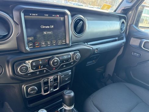 Used 2022 Jeep Gladiator Willys image 17