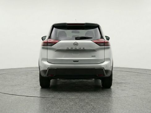 Used 2025 Nissan Rogue SV image 7