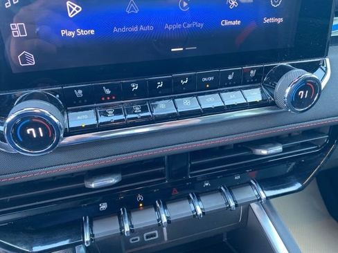 Used 2023 Chevrolet Colorado Z71 w/ Z71 Convenience Package 2 image 12