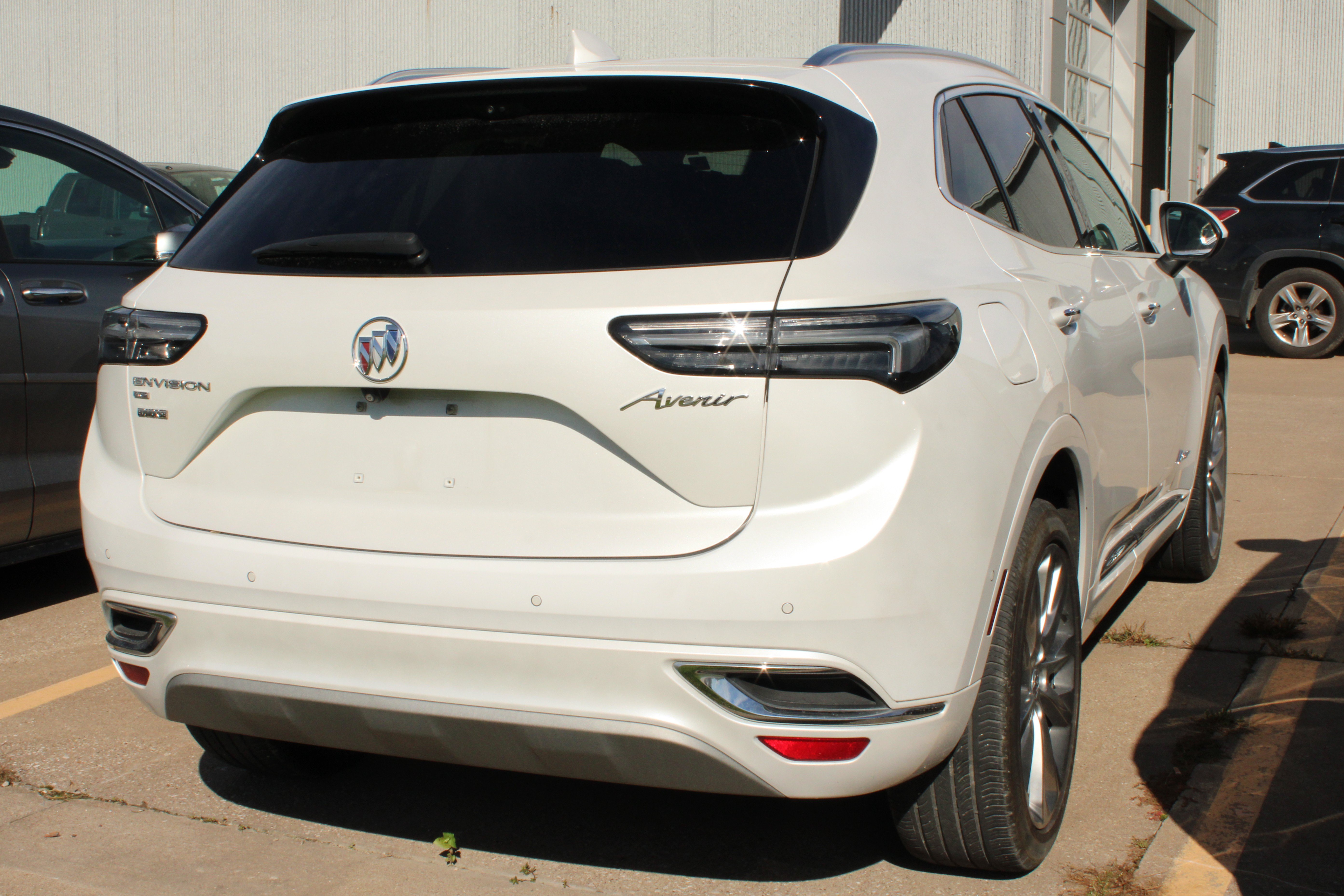 Used 2023 Buick Envision Avenir AWD/4WD image 5