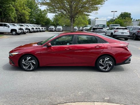 Used 2025 Hyundai Elantra SEL FWD image 4