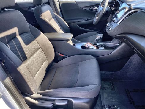 Used 2024 Chevrolet Malibu LT image 40