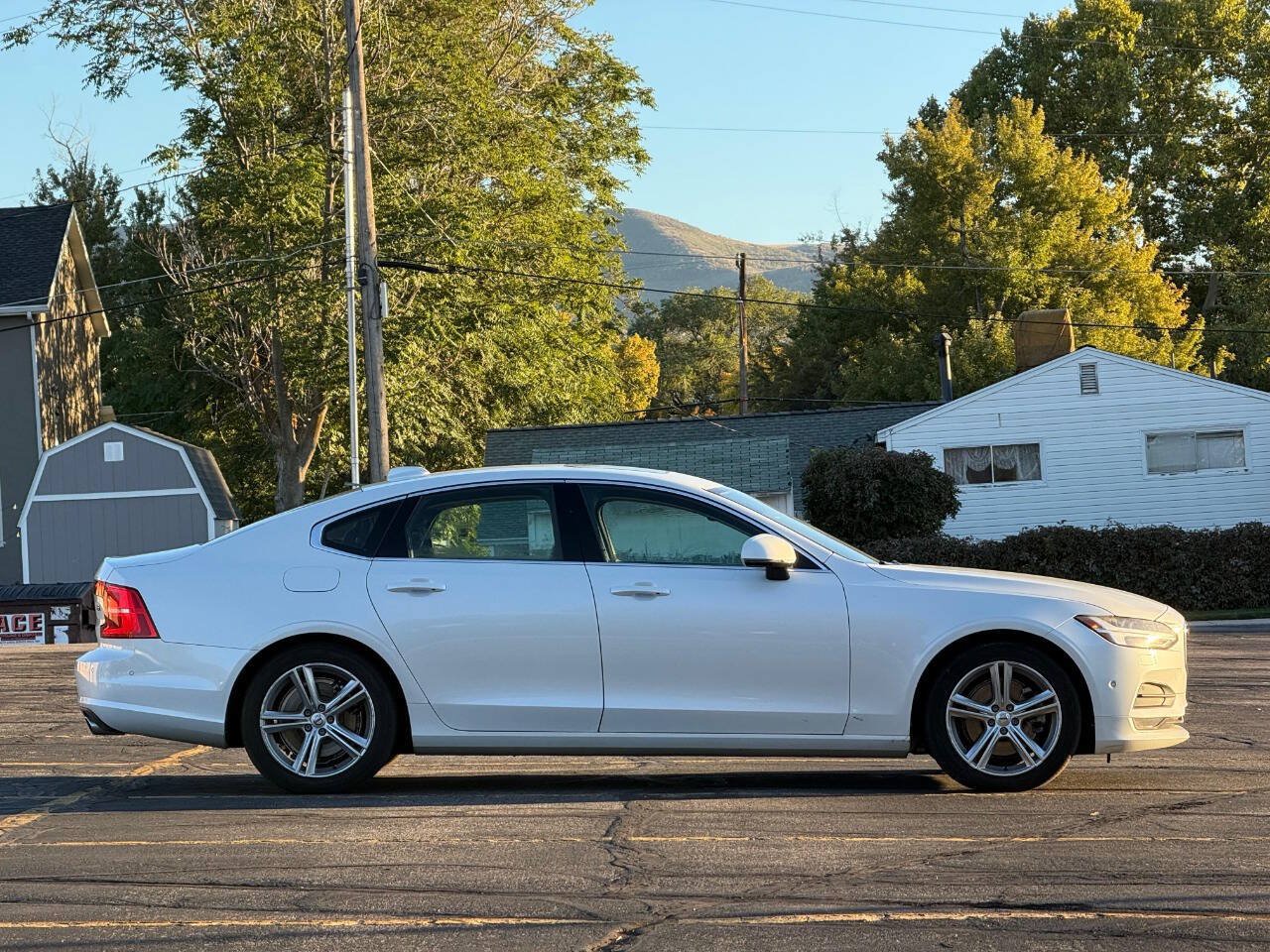 Used 2017 Volvo S90 T5 Momentum w/ Convenience Package FWD image 6