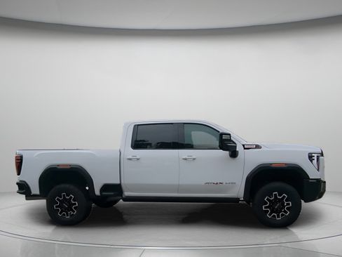 Used 2024 GMC Sierra 2500 AT4X AWD/4WD image 32