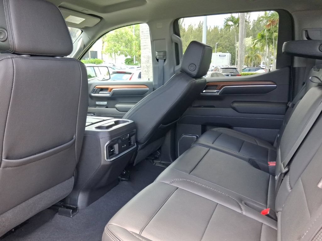 Used 2023 GMC Sierra 1500 Denali w/ Technology Package RWD image 6