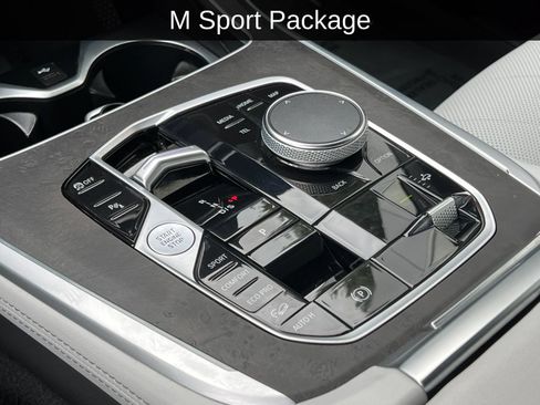 Used 2023 BMW X7 xDrive40i w/ M Sport Package AWD/4WD image 6