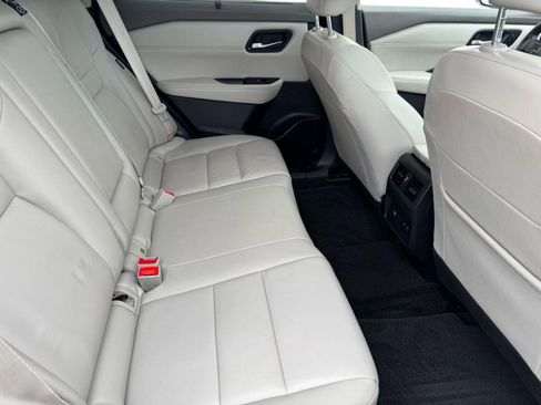 Used 2023 Nissan Rogue SL w/ SL Premium Package image 13