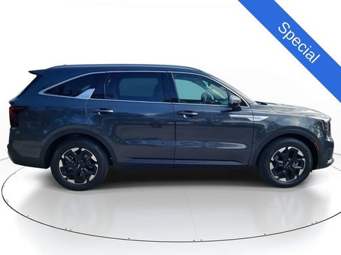 Used 2024 Kia Sorento S w/ Panoramic Sunroof Package FWD image 3