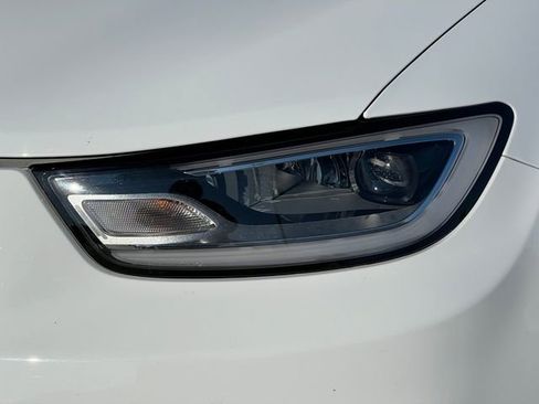 Used 2023 Chrysler Pacifica Pinnacle FWD image 46