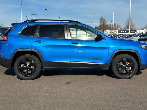 Used 2023 Jeep Cherokee Altitude Lux w/ Lux Elite Package image 3