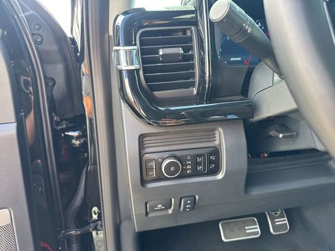 Used 2025 Ford F250 Lariat w/ Lariat Ultimate Package AWD/4WD image 29