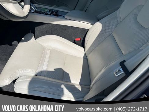 Certified 2024 Volvo XC60 B5 Ultimate w/ Protection Package Premier AWD/4WD image 10