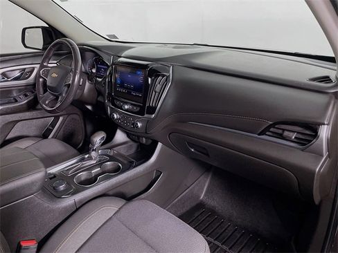 Certified 2021 Chevrolet Traverse LT w/ LPO, Blackout Package image 32