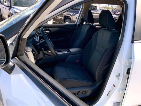 Used 2024 Nissan Rogue SV image 8