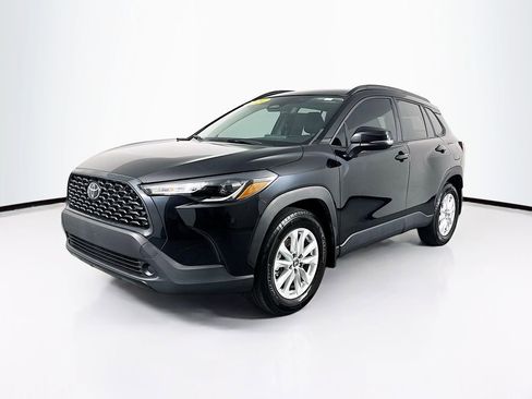 Used 2024 Toyota Corolla Cross LE image 3