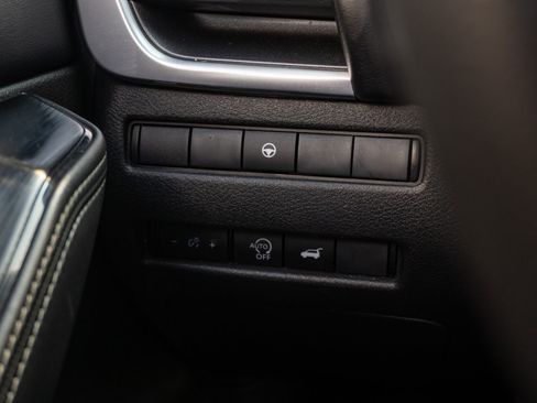 Used 2024 Nissan Rogue SV FWD image 27
