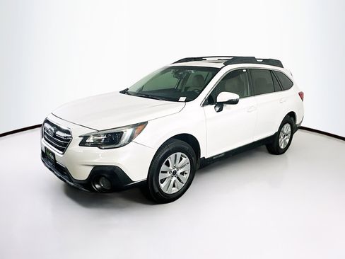 Used 2018 Subaru Outback 2.5i Premium image 3