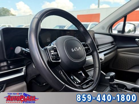 Used 2025 Kia Carnival FWD image 3