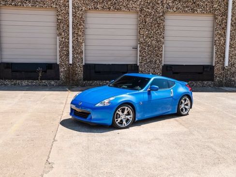 Used 2010 Nissan 370Z Touring w/ Sport Pkg RWD image 35