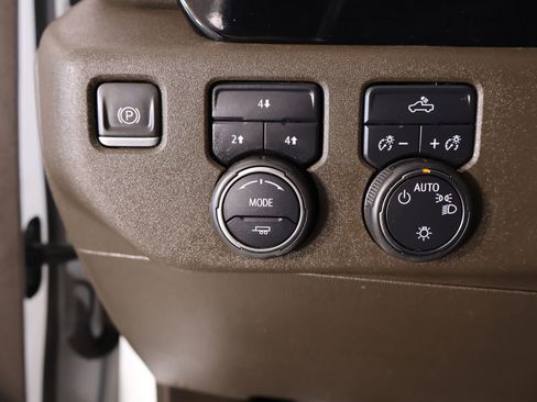 Used 2024 Chevrolet Silverado 3500 LT image 7