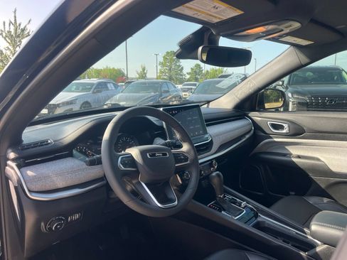 Used 2023 Jeep Compass Latitude AWD/4WD image 21