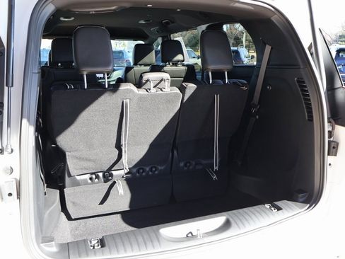 Used 2026 Chrysler Pacifica Select image 16