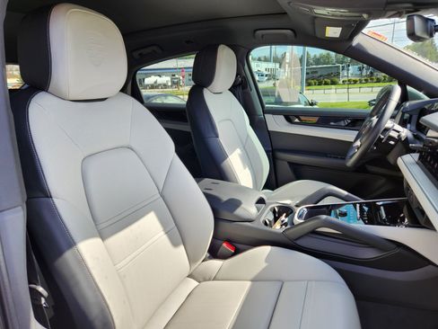 Used 2026 Porsche Cayenne S image 16