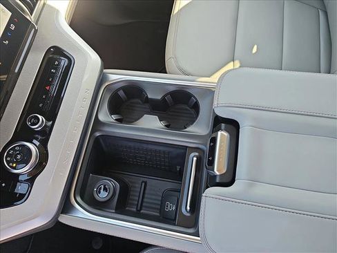 New 2025 Ford Expedition Active image 16