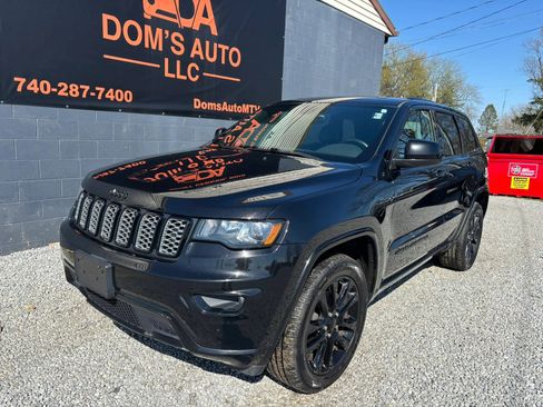 Used 2017 Jeep Grand Cherokee Altitude image 11