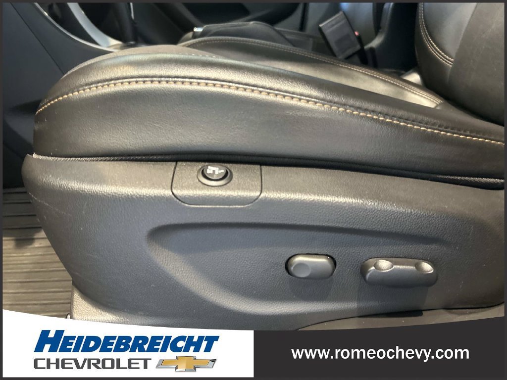 Used 2019 Chevrolet Trax LT w/ LT Convenience Package AWD/4WD image 14