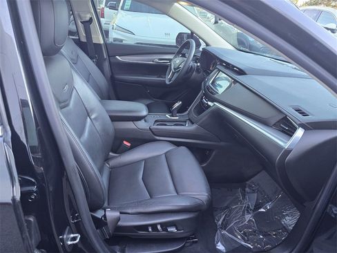 Used 2018 Cadillac XT5 Luxury w/ Driver Awareness Package image 11