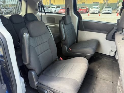 Used 2010 Dodge Grand Caravan SXT image 16